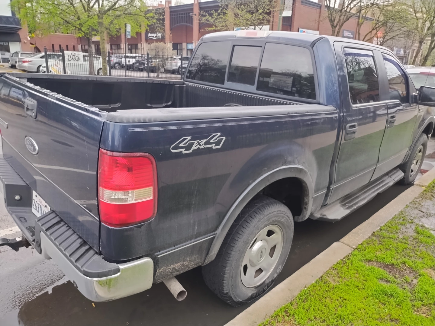 Ford F-150 XLT 4x4 Pickup Truck - photo 4