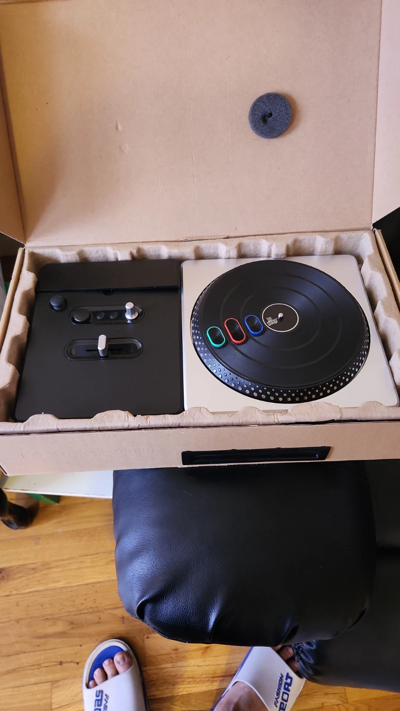 DJ Hero Turntable Controller for Wii - photo 2
