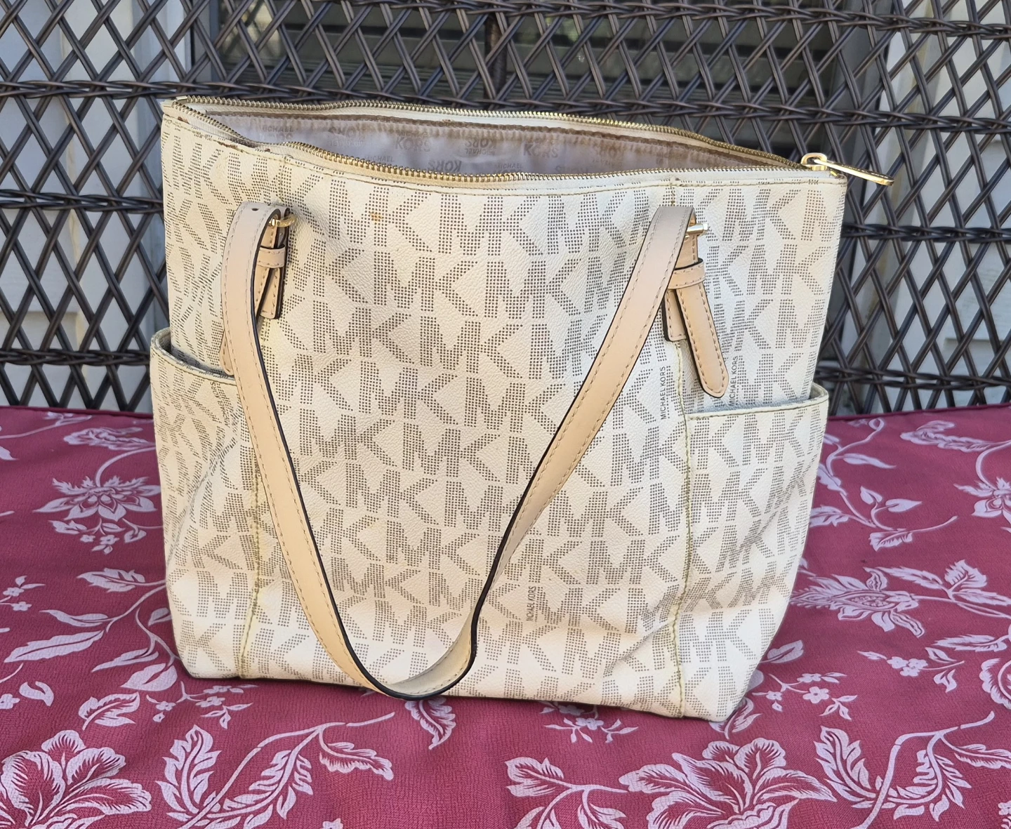 Michael Kors White Monogram Tote Bag - photo 2