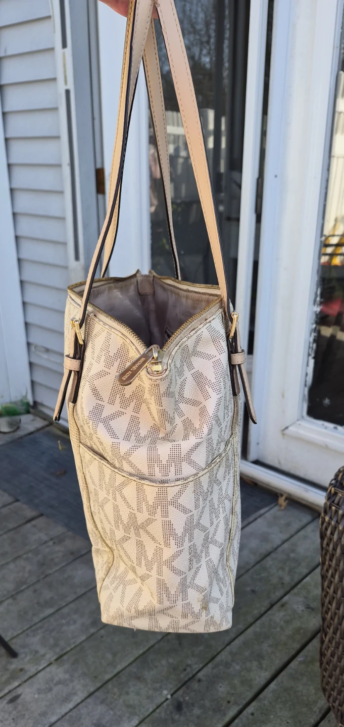 Michael Kors White Monogram Tote Bag - photo 4