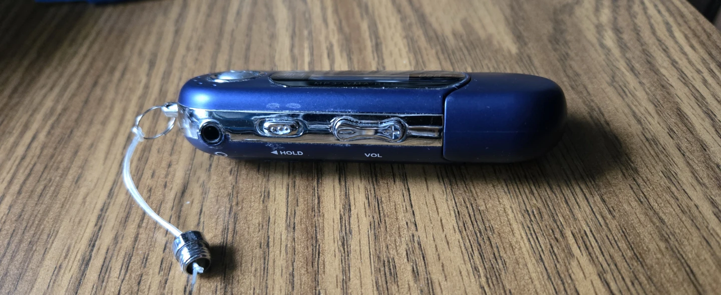 Blue Digital MP3 Player - photo 2