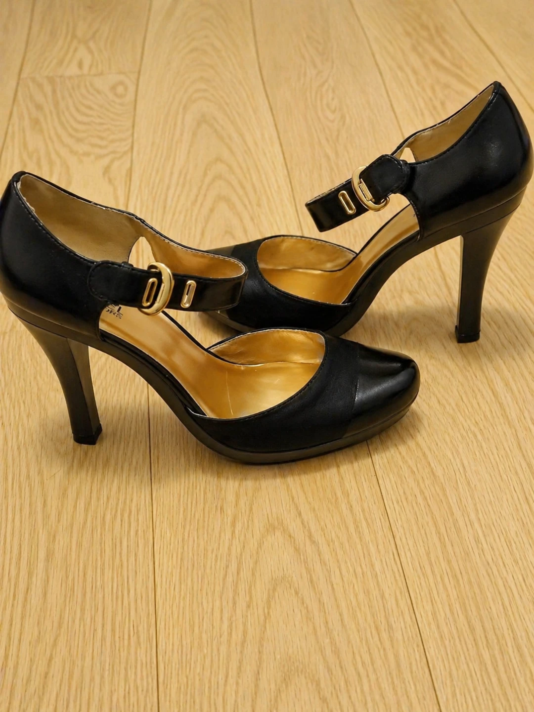 Michael Kors Black Patent & Suede Heels - photo 4