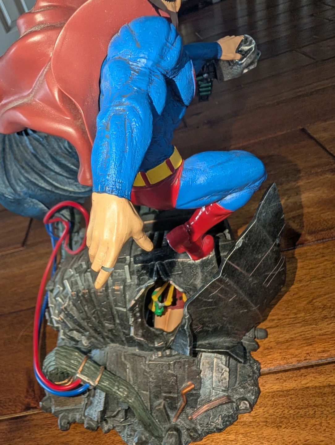 Superman vs. Batman Statue - photo 4