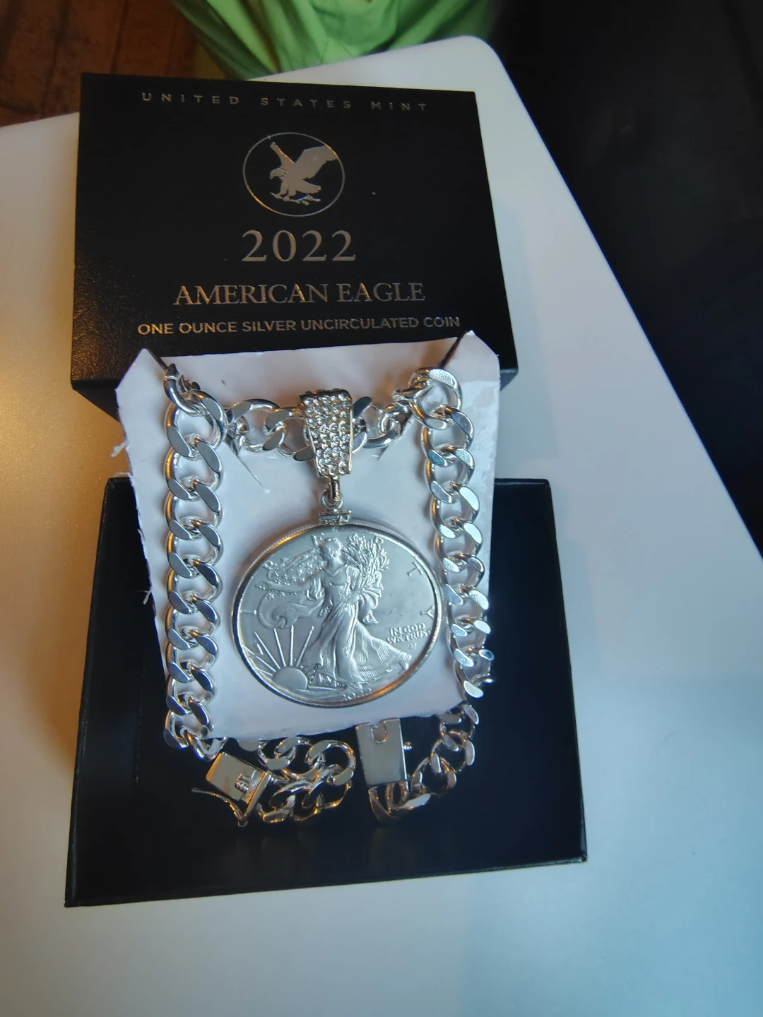 Collar chapado en plata con moneda 2022 Silver American Eagle. - photo 2