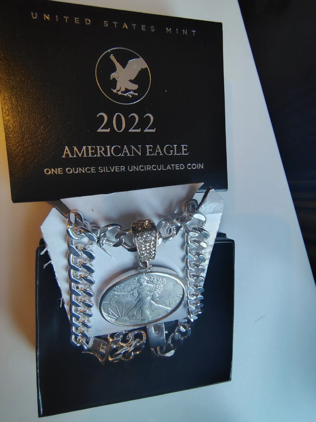 Collar chapado en plata con moneda 2022 Silver American Eagle. - photo 3