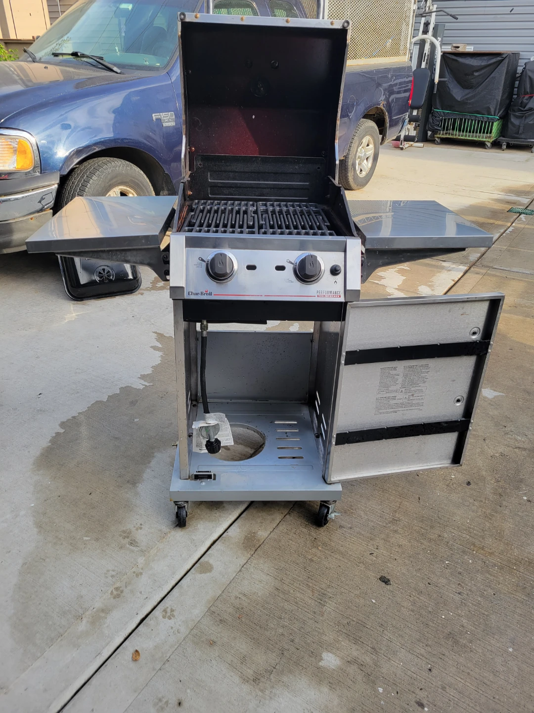 Char-Broil Performance Series 2-Burner Gas Grill