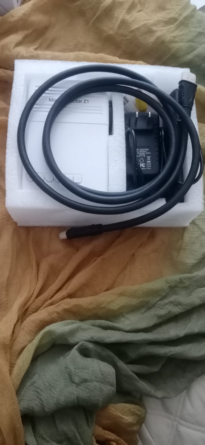 Mini LED projector with HDMI Cord - photo 2