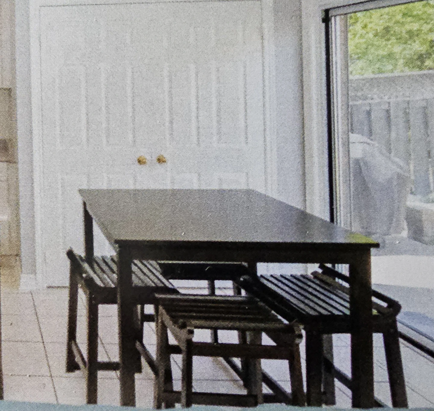Like-New Dining Set – Table + 4 Stools – Move-out Sale!