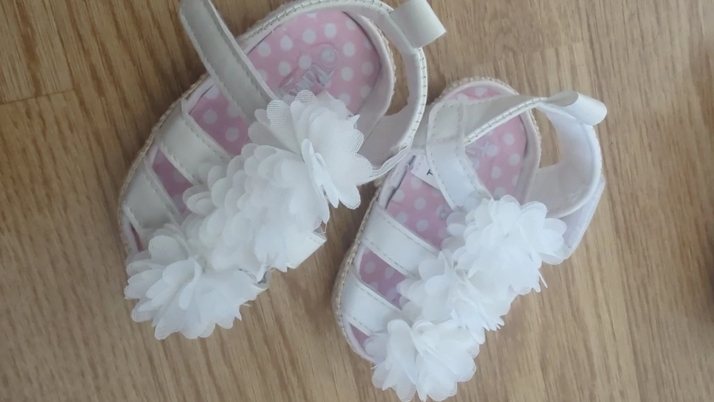 White Baby Sandals with Flowers