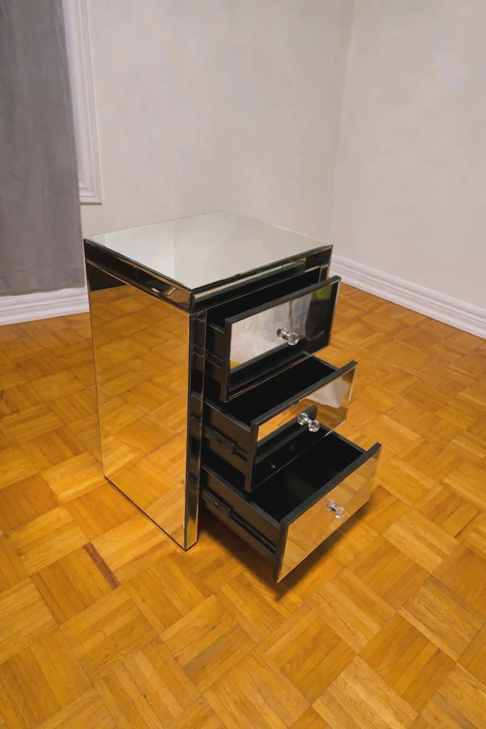 2 mirror nightstand - photo 2