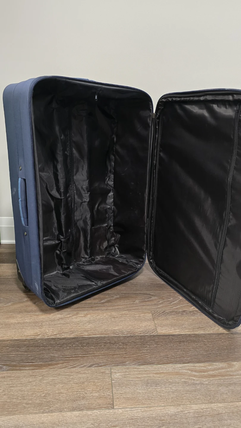 Blue Expandable Rolling Suitcase – Great Condition