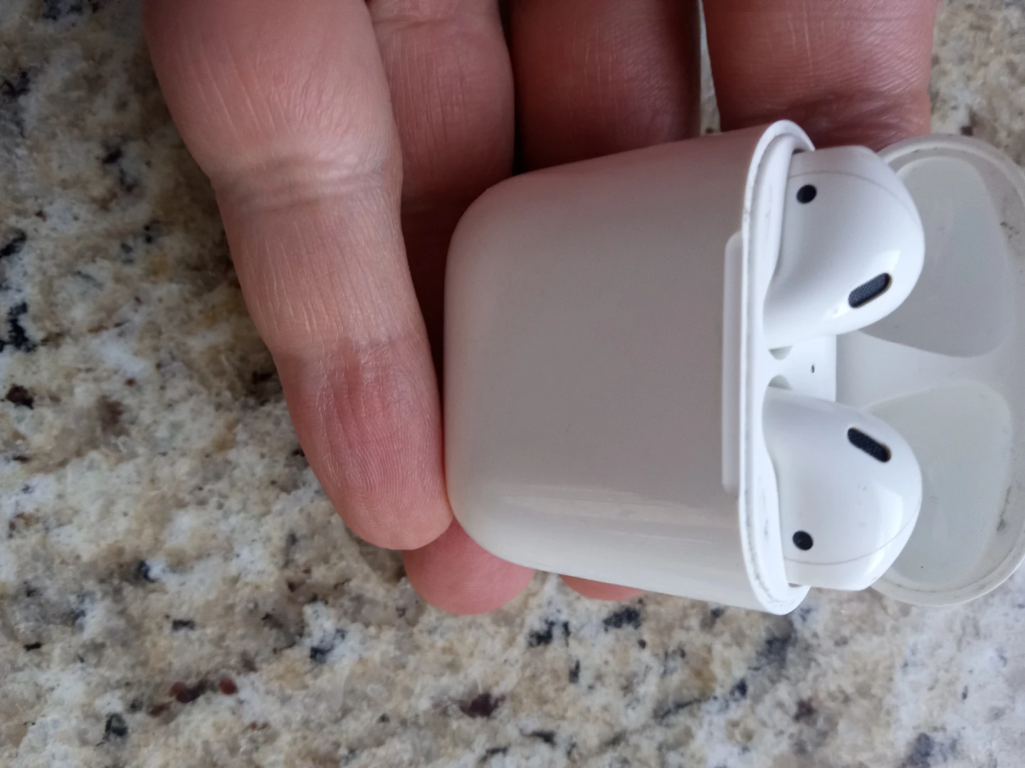 Apple AirPods 2ng Gen working