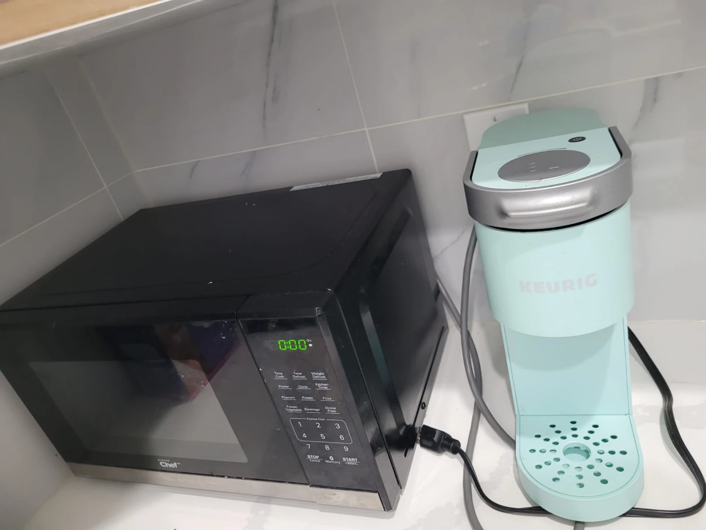 Keurig Single Serve Coffee Maker & Chef Microwave - photo 2