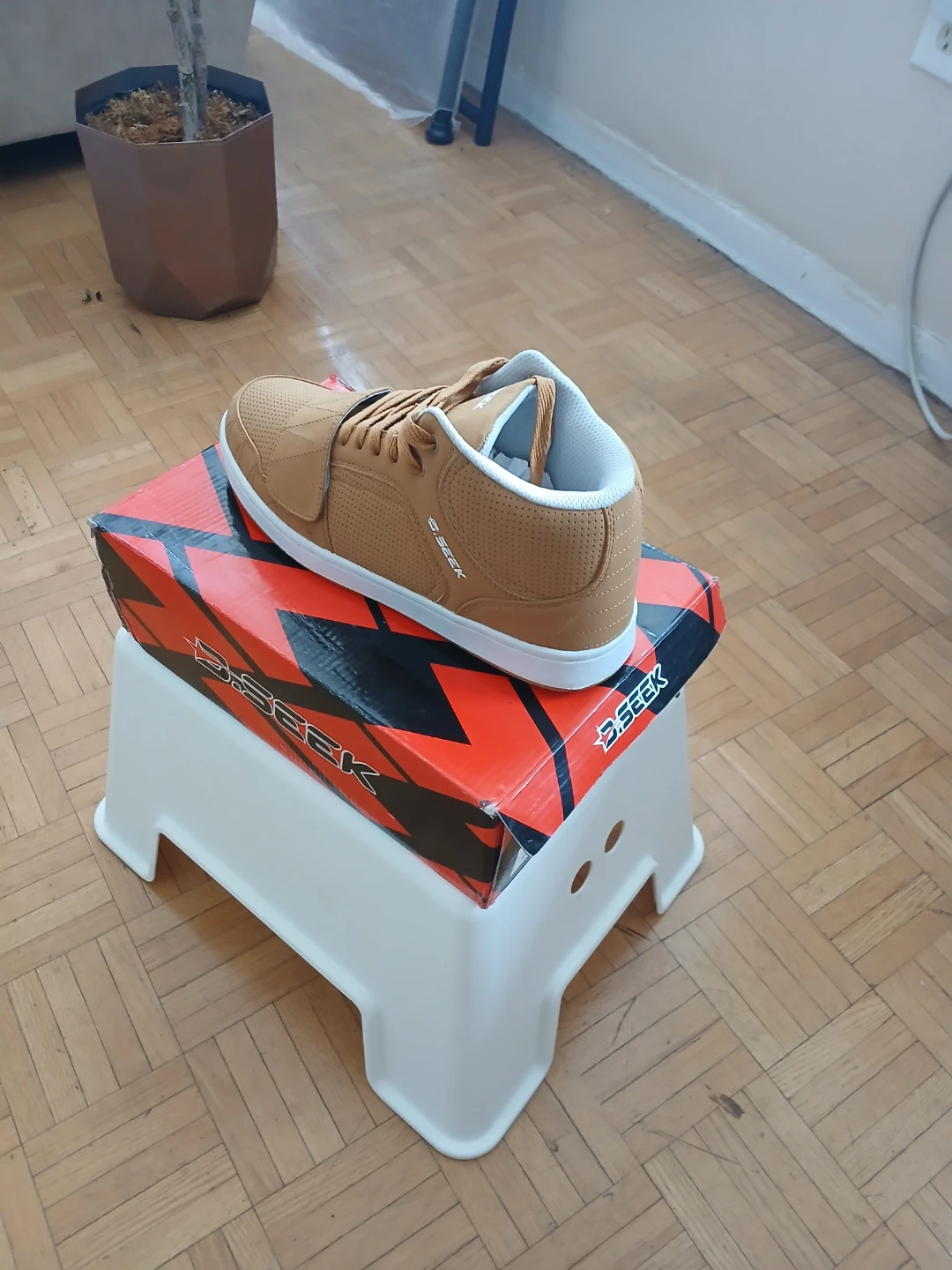 B.SEEK Mid-Top Sneakers - Tan Size 10