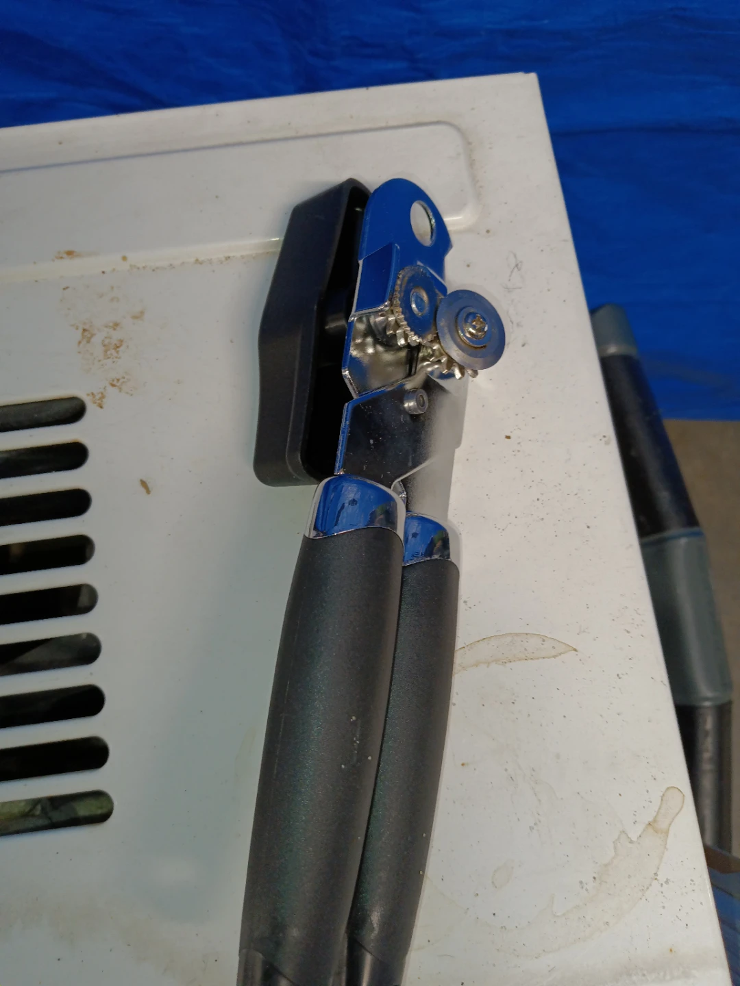 Manual Can Opener with Comfort Grip Handles