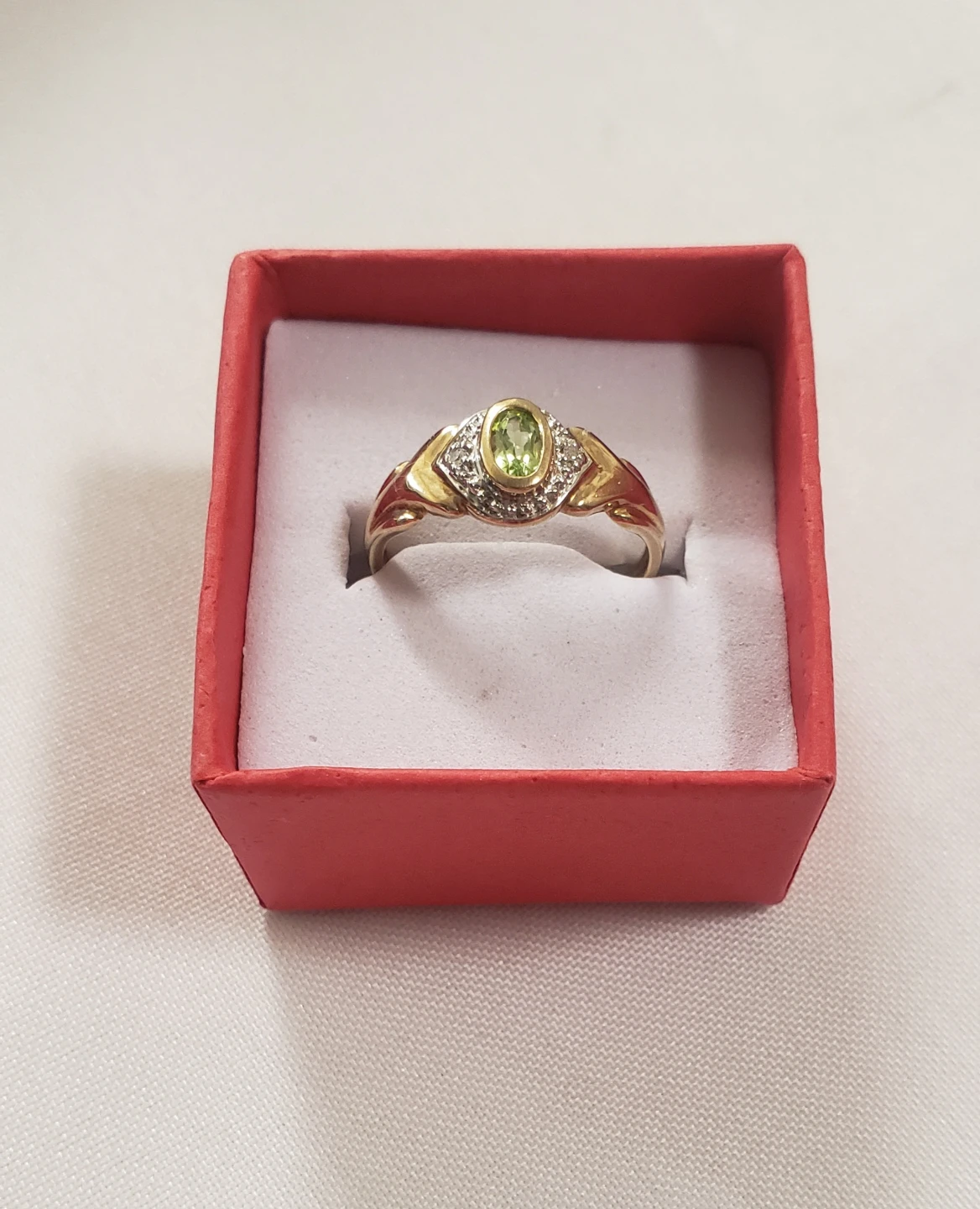 Like New Women's Elegant 9K Ring With Peridot And Diamonds - photo 3
