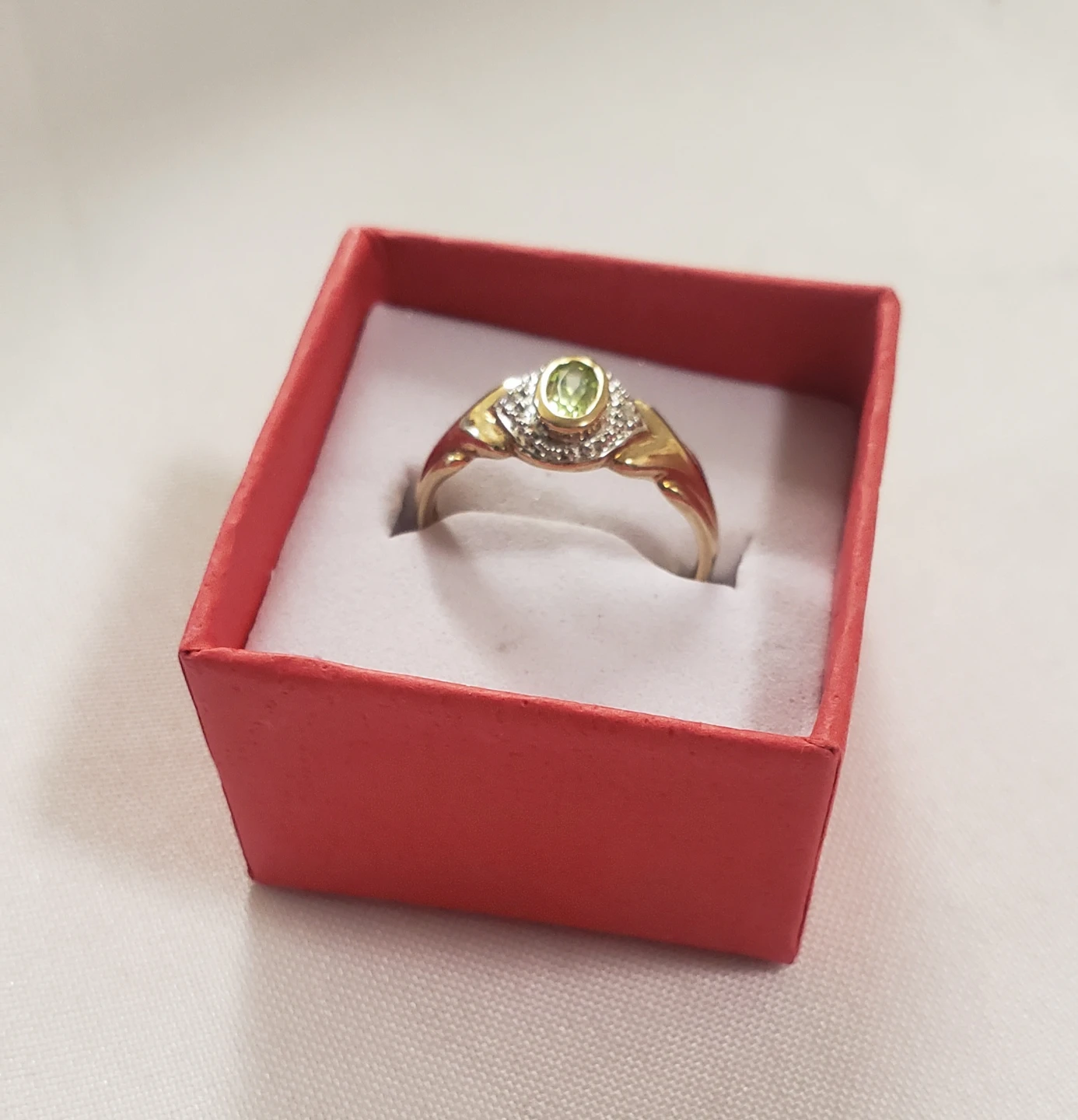 Like New Women's Elegant 9K Ring With Peridot And Diamonds - photo 5