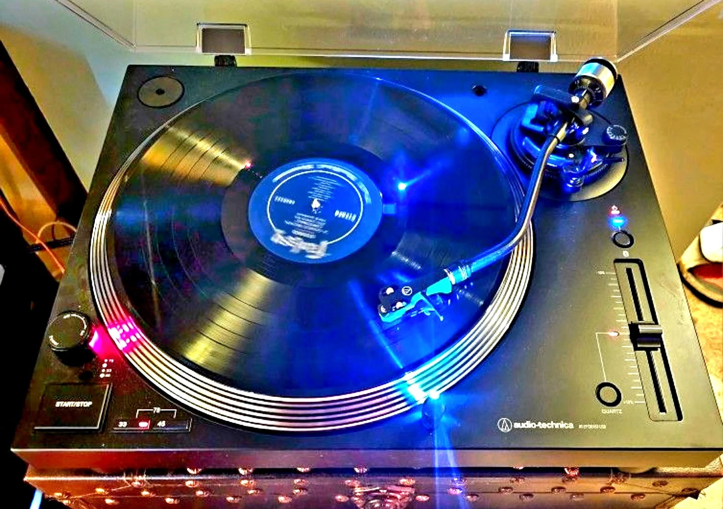 Audio Technica USB / Bluetooth / RCA  turntable MINT