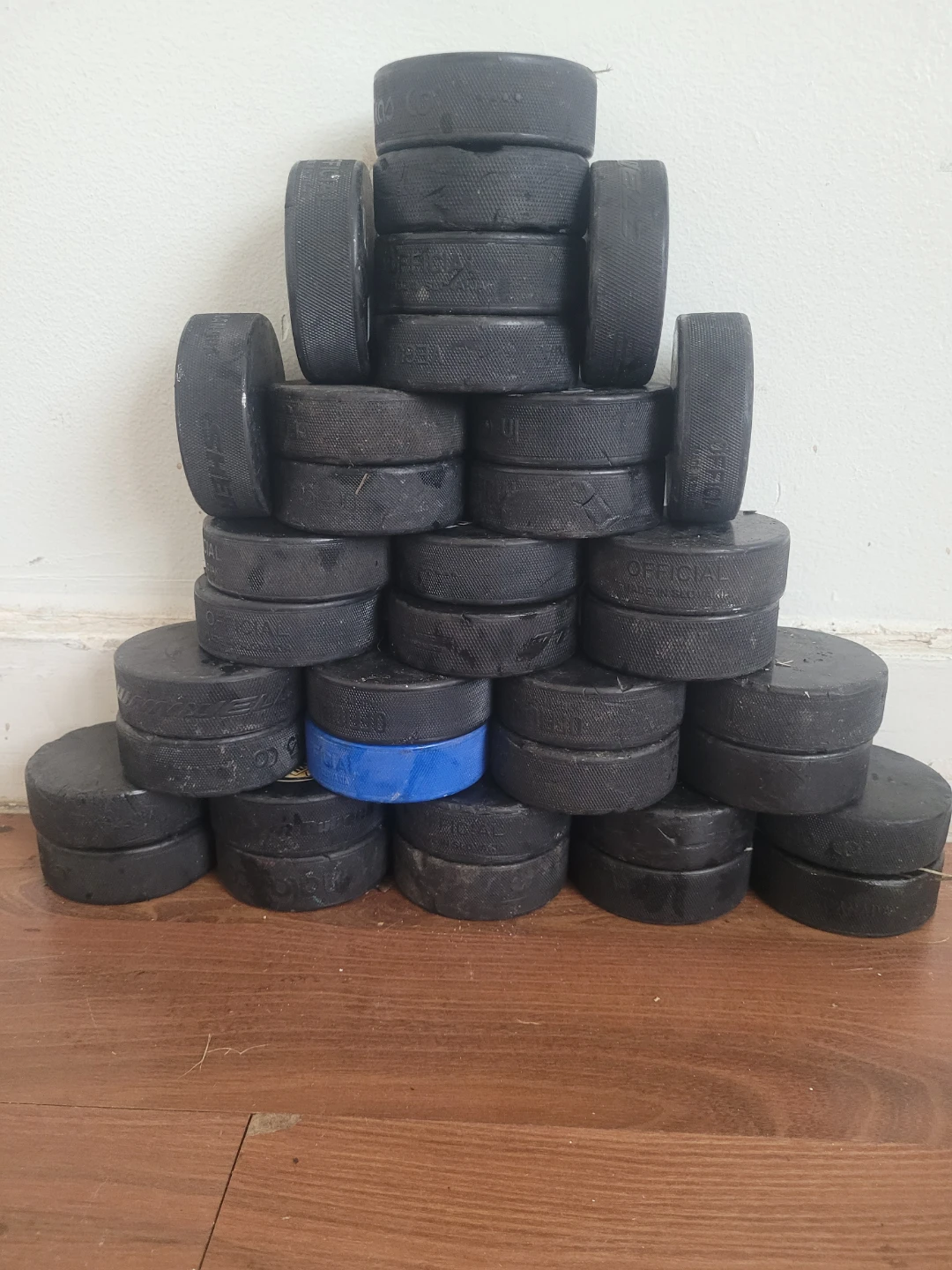 United Sport & Cycle Hockey Pucks