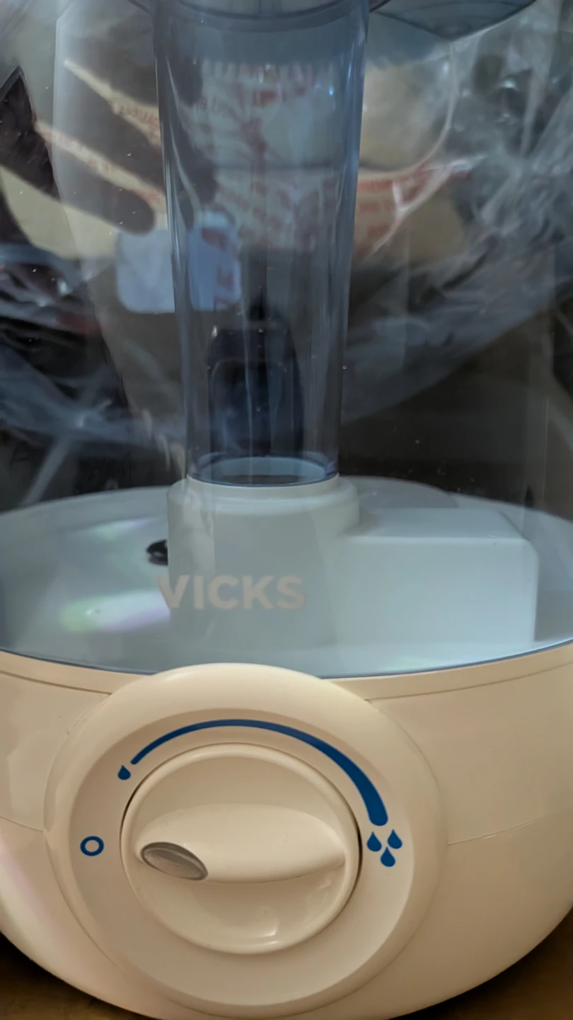 Vicks Filter Free Cool Mist Humidifier - photo 3