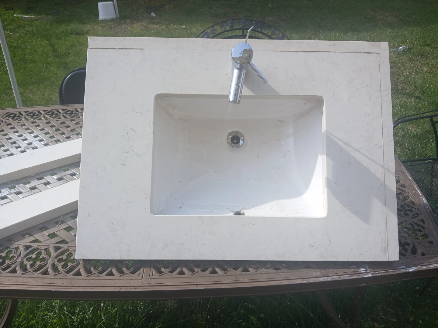 Bathroom Vanity Sink  31.5 x 22.5 - photo 4