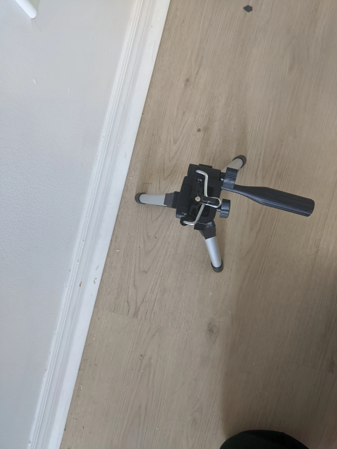Small Tripod with Phone Mount and Level - photo 3
