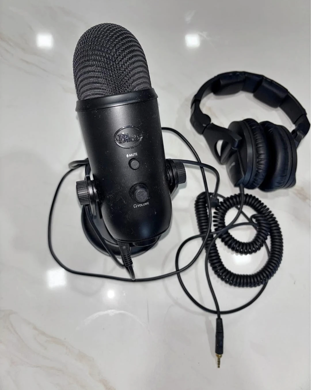 Blue Yeti USB Microphone and Headphones Bundle
