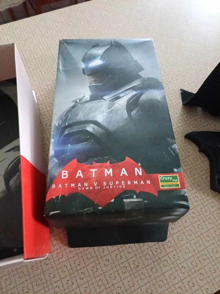 Crazy Toys Batman v Superman Armored Batman Action Figure - photo 2