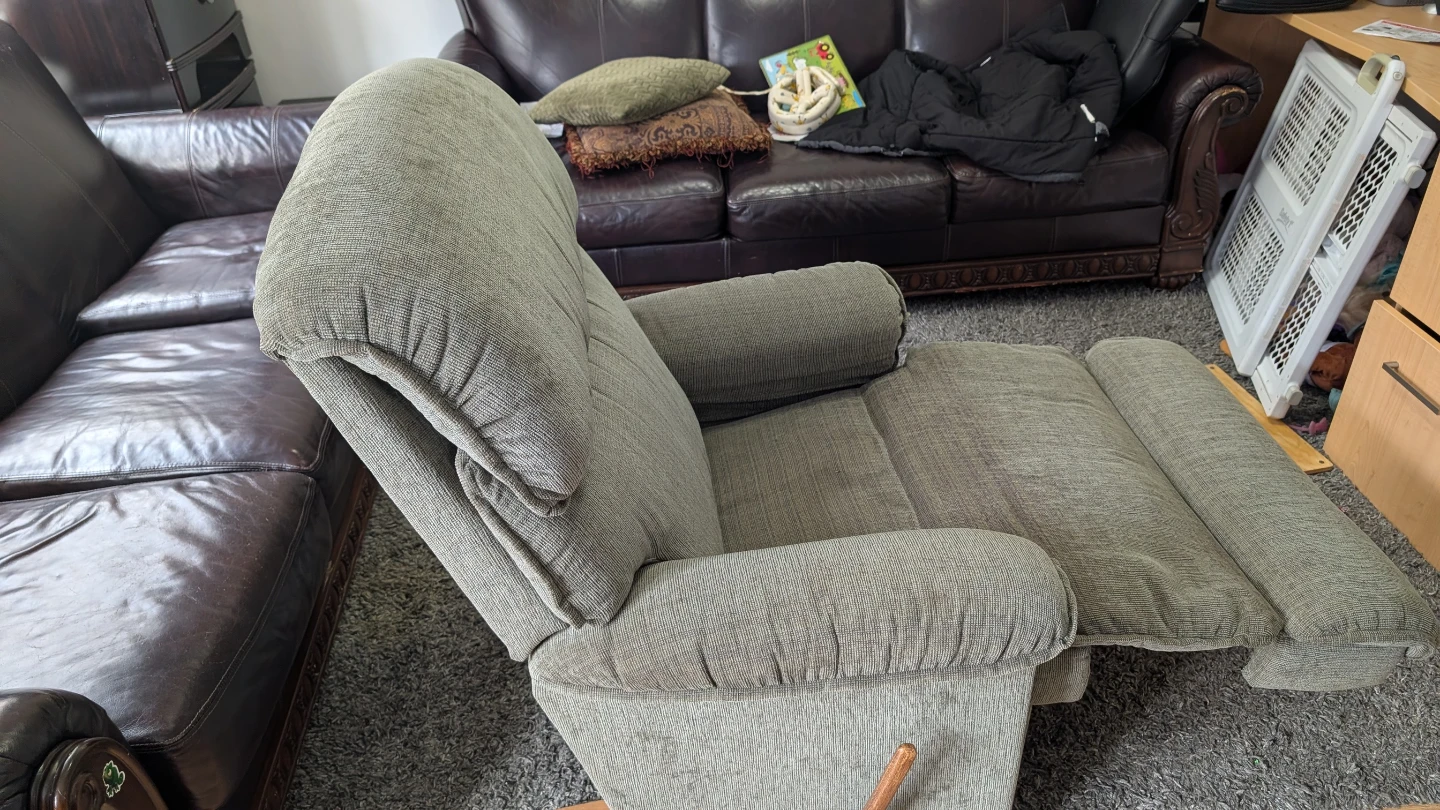 Rock/ Recliner Chair - photo 2