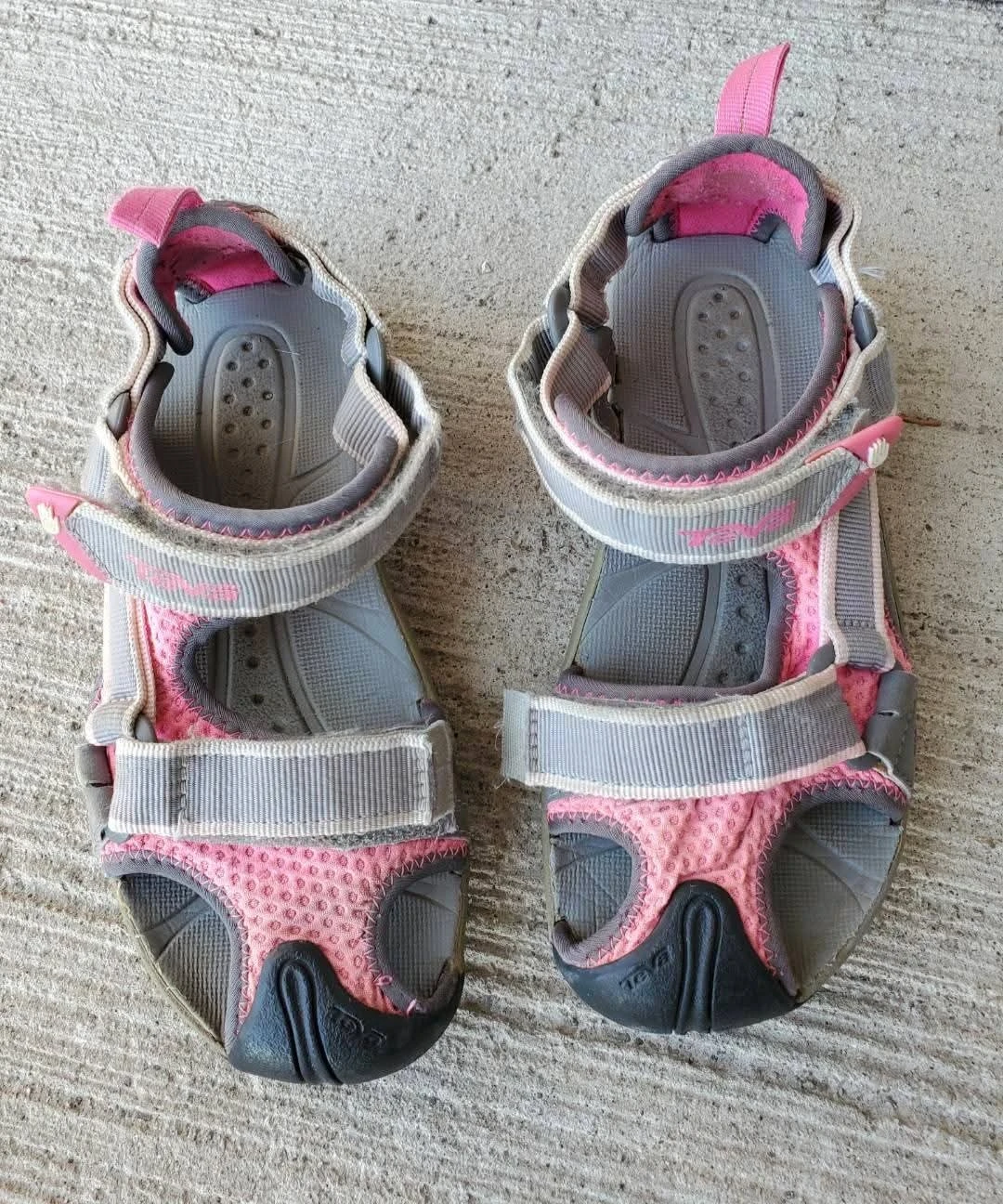 Teva sandals in girls size 2. Pick up in Kitchener, $10