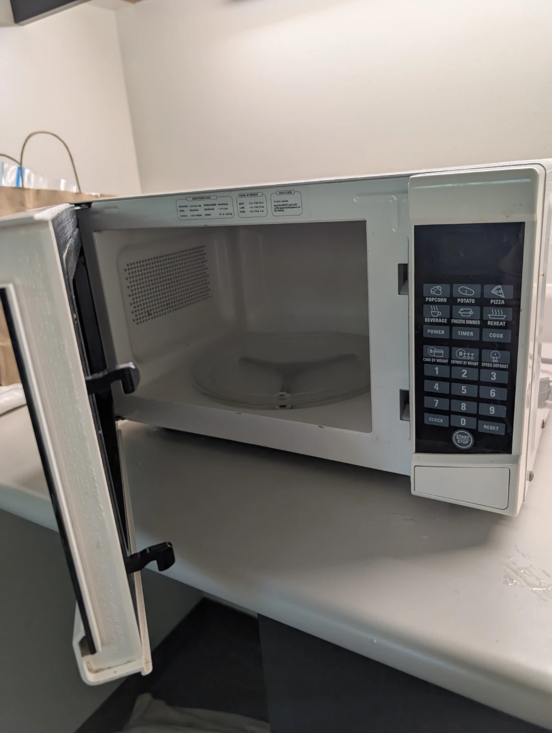 RCA Microwave RMW733 - photo 2