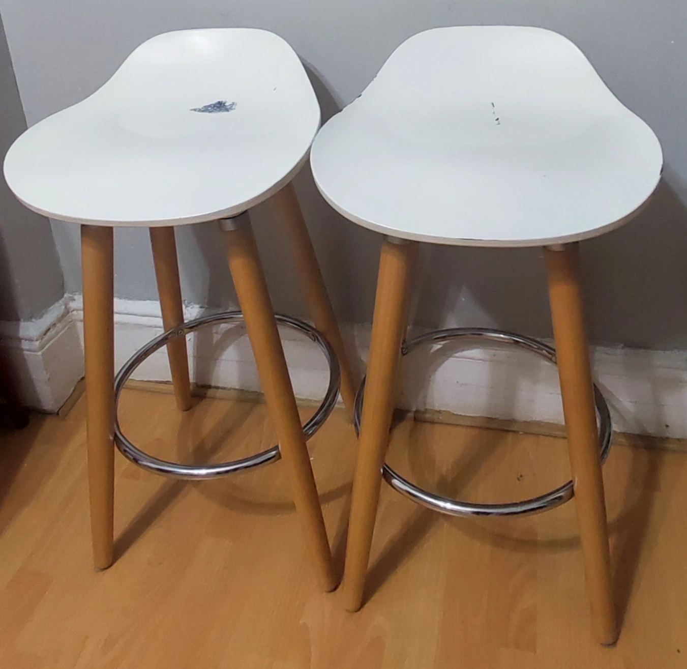 Set of 2 White Counter Stools - photo 2