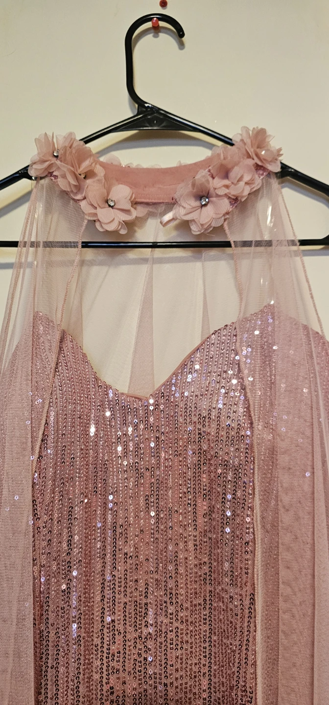 Sparkly pink dress with floral cape - photo 3
