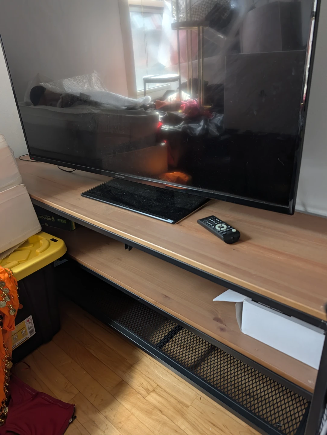 Insignia 40-inch 1080p HD TV - photo 3