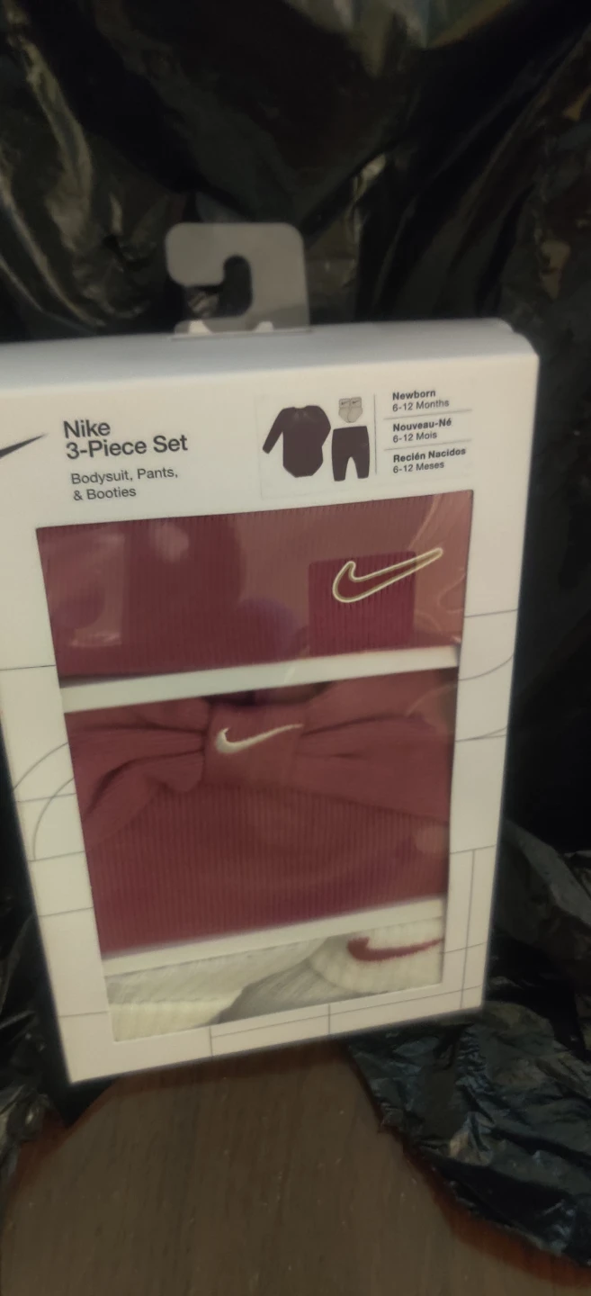 Nike 3-Piece Bodysuit, Pants & Booties Set 6-12 Months