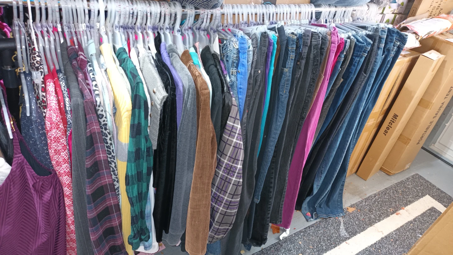 Huge Assorted Women's xs/sm & Girls 16 Clothing Lot