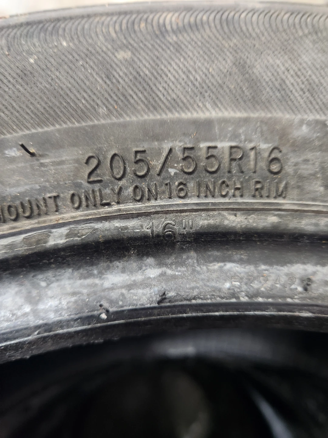 Motomaster Tires 205/55R16 - photo 4