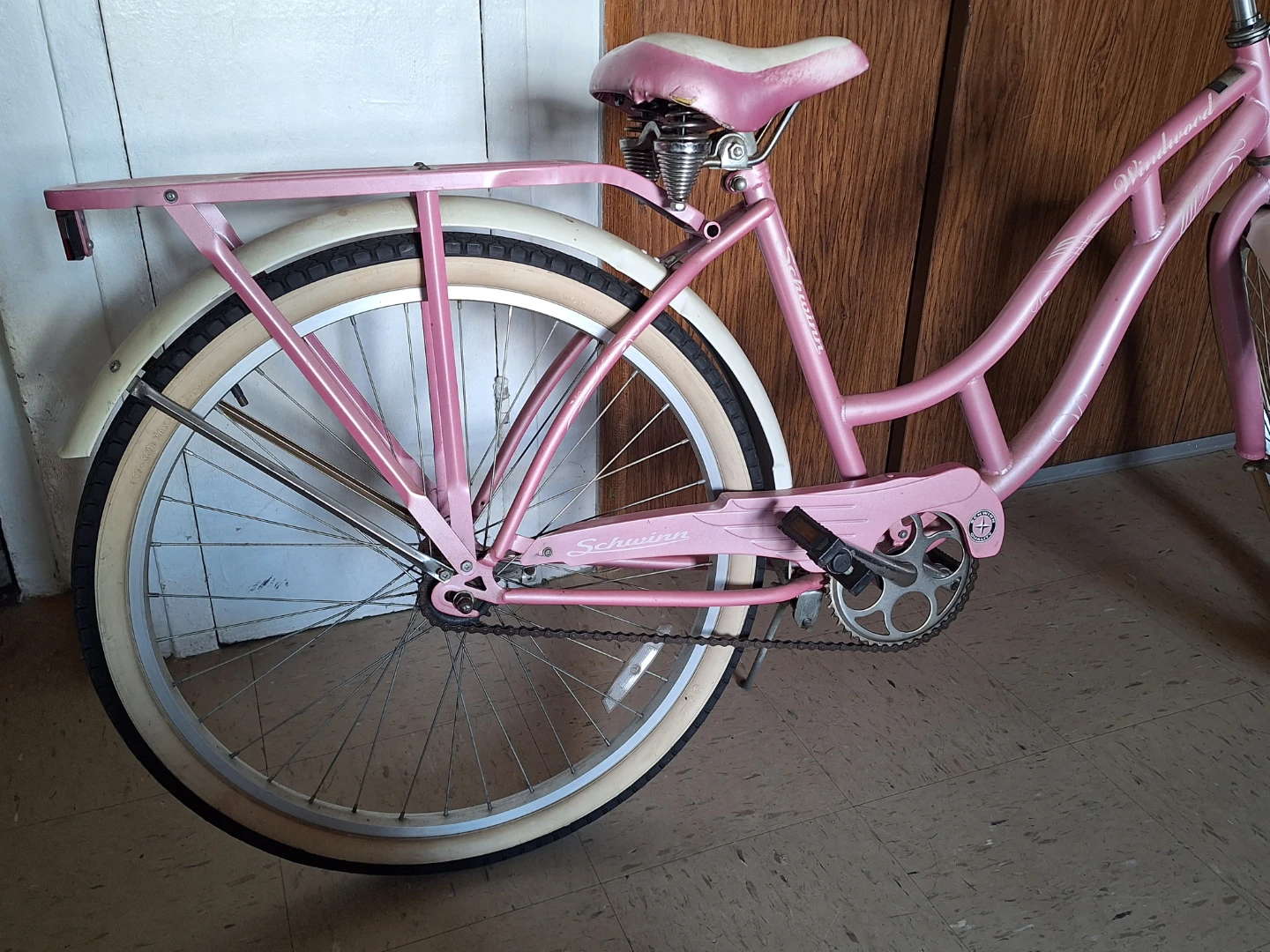 Schwinn Pink Cruiser Bicycle - photo 2