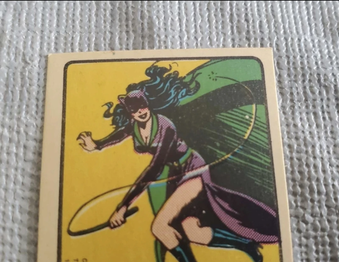 1979 Cracker Jack dc comics Catwoman stamp card - photo 2