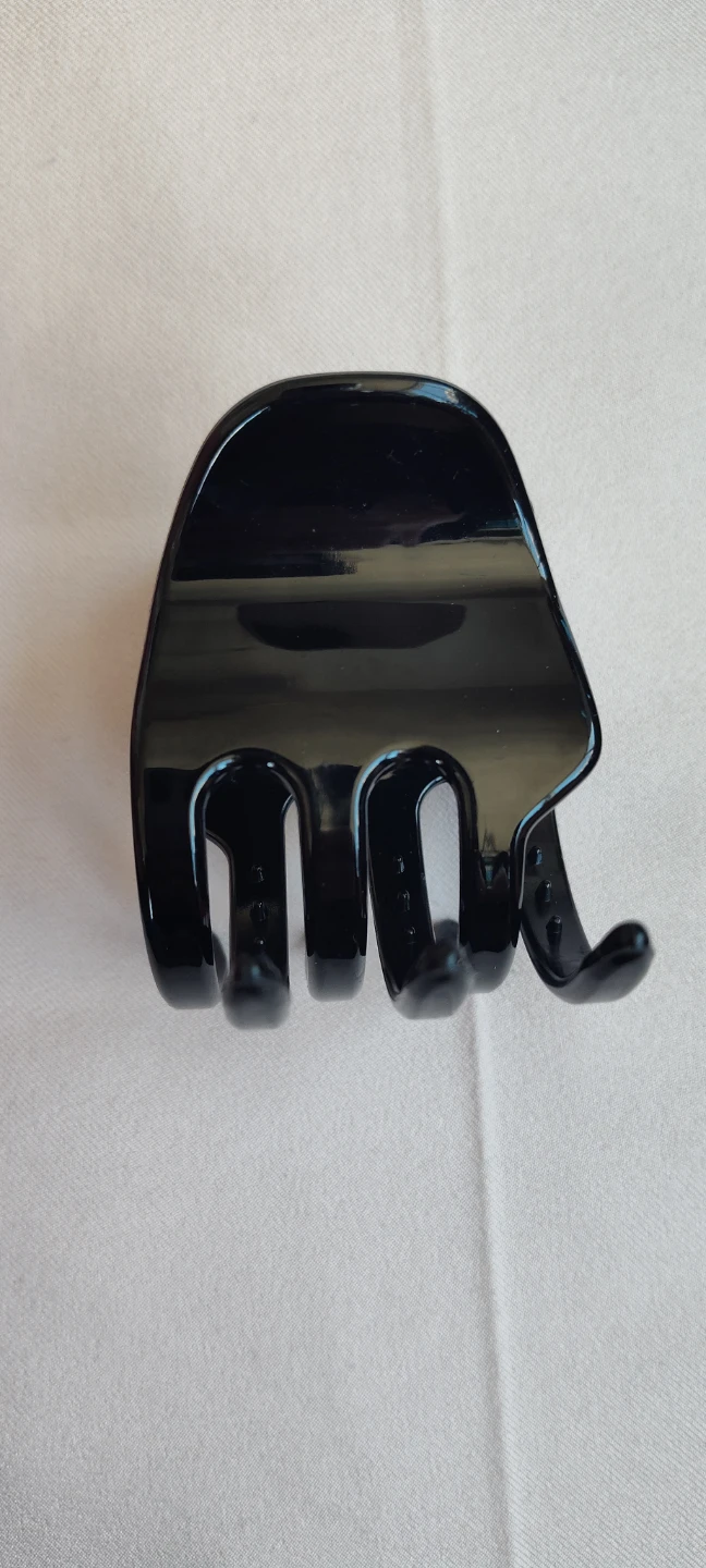 Black claw clip