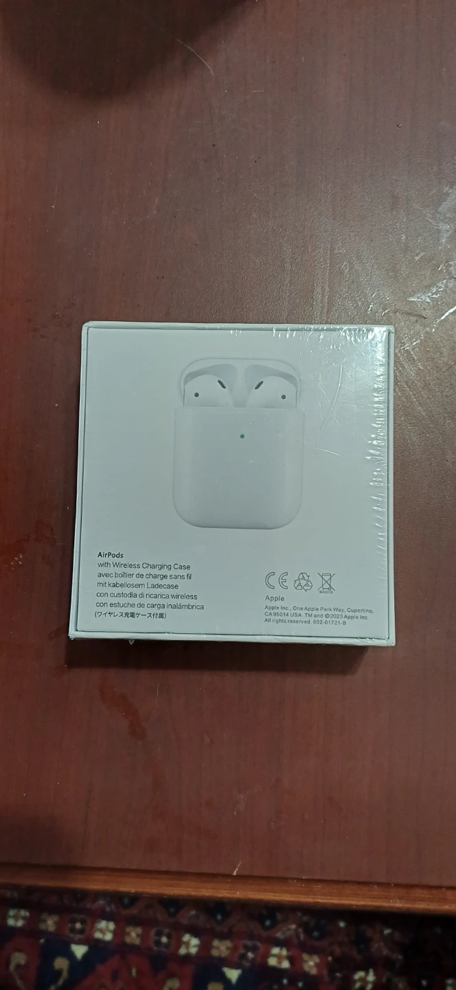 Apple AirPods with Wireless Charging Case