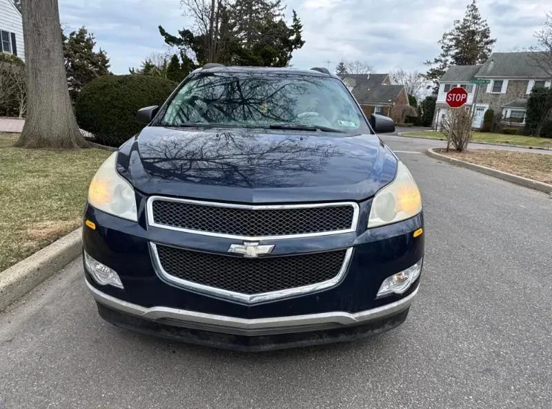 2011 CHEVROLET TRAVERSE AWD - photo 2