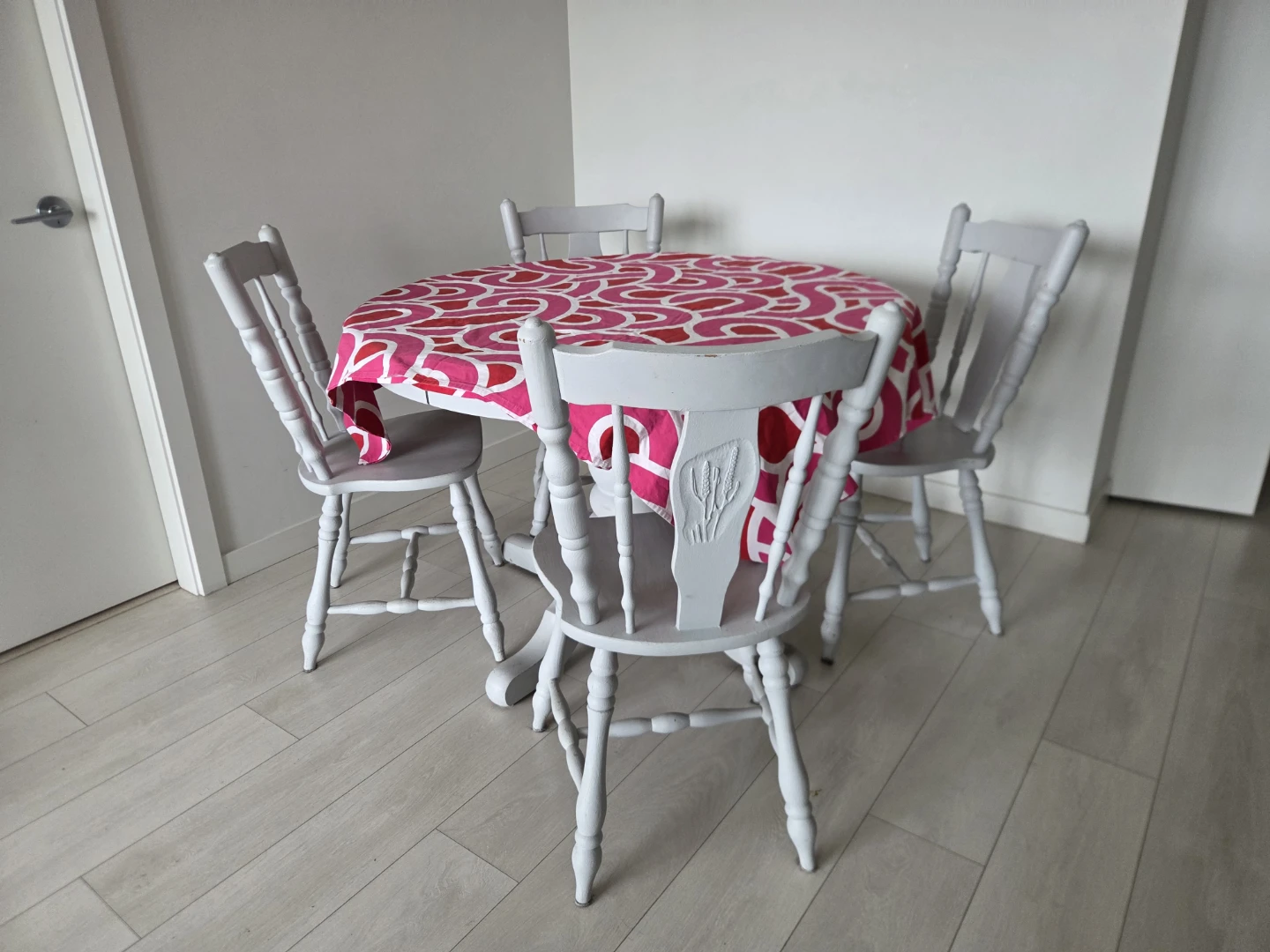 Round Kitchen or Dining Table with 4 Chairs - photo 2