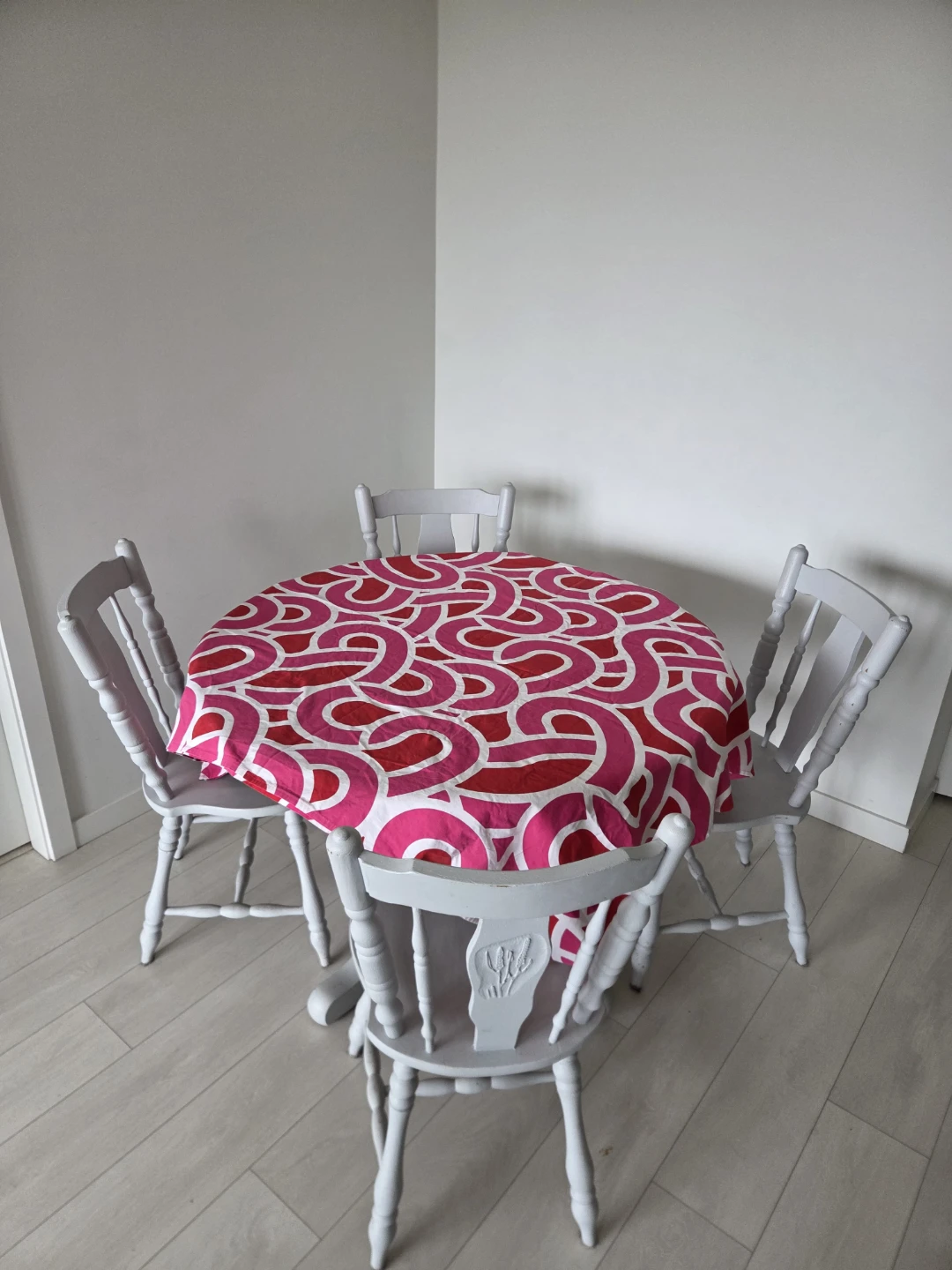 Round Kitchen or Dining Table with 4 Chairs