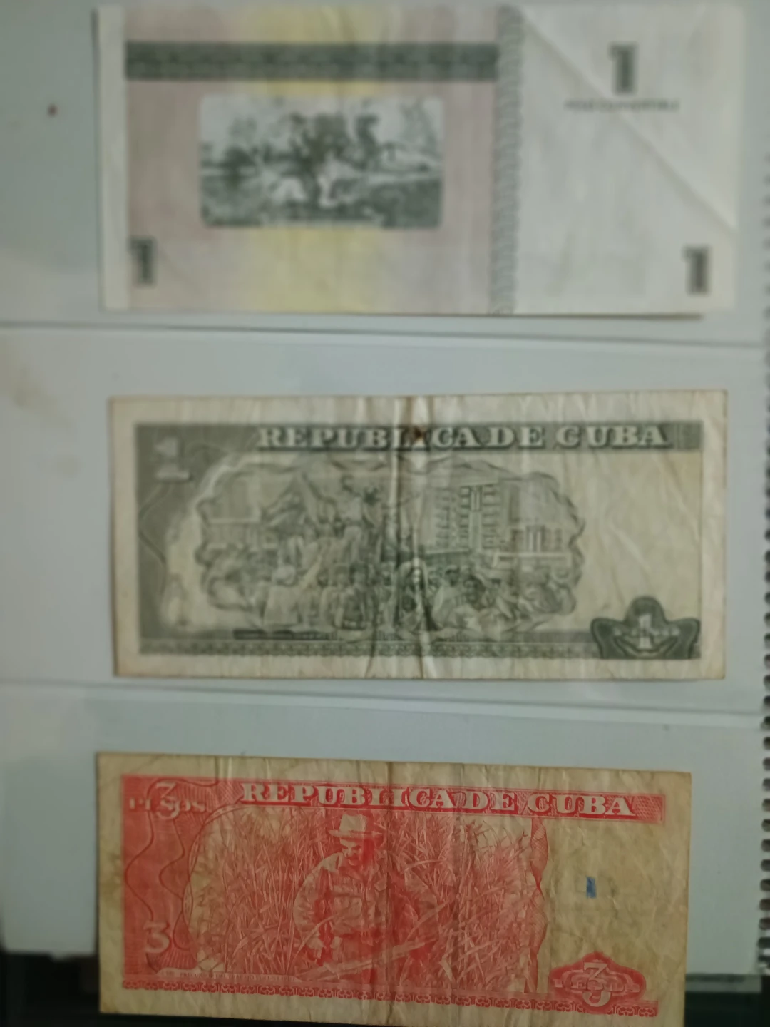 Banco Central de Cuba Banknotes - 1 Peso, 1 Peso, 3 Pesos - photo 3