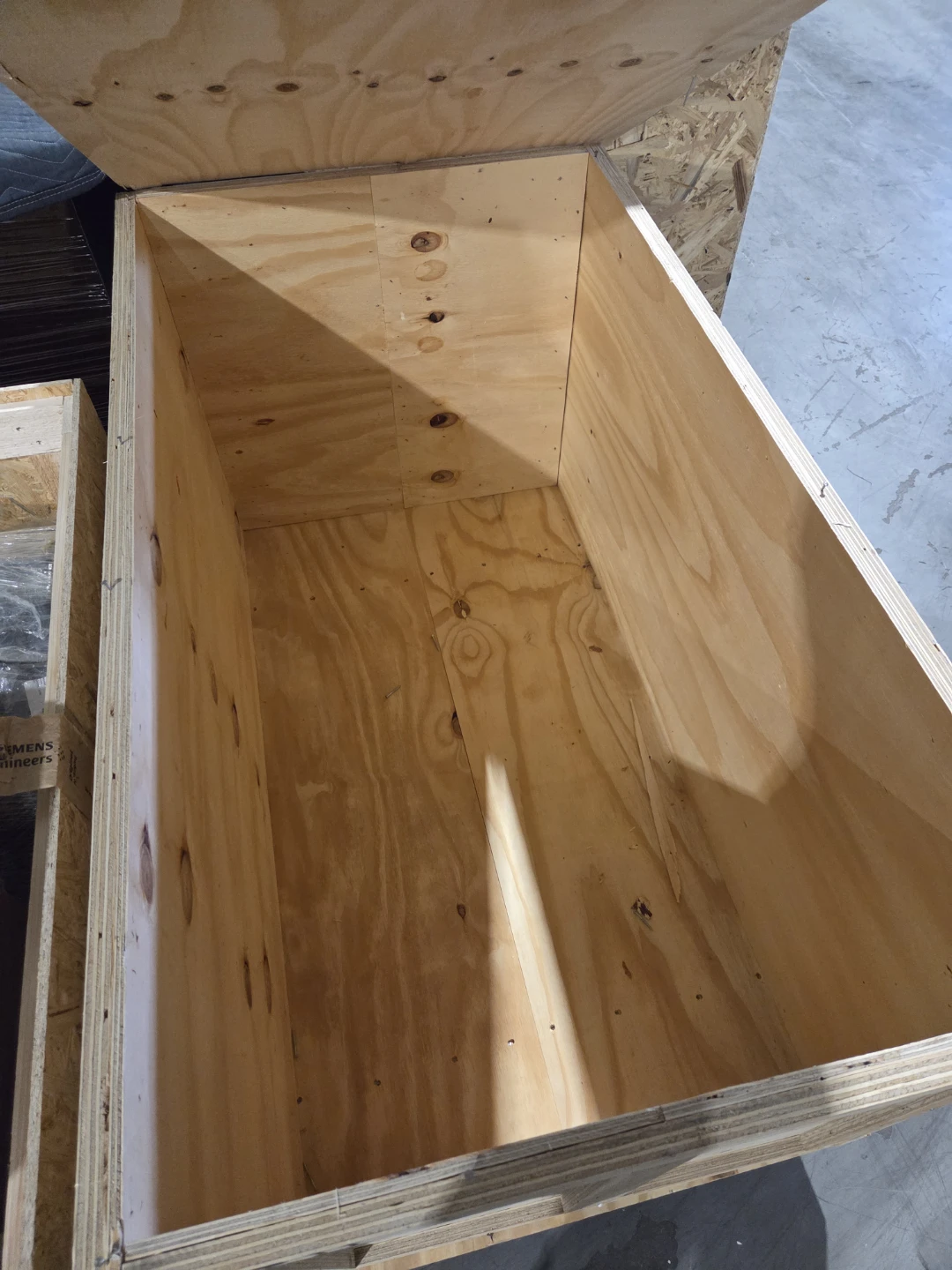 Lidded Wooden Crate 30x32x54in - photo 5