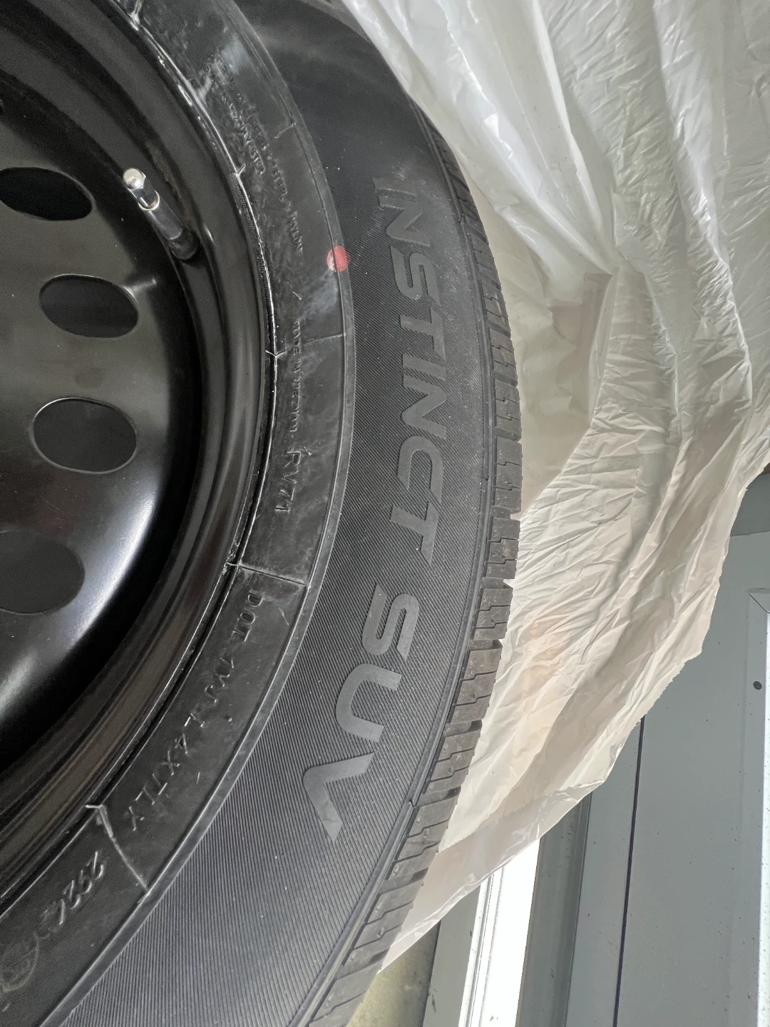 ROVELO INSTINCT 245/60R18 Tire & Rims - photo 2