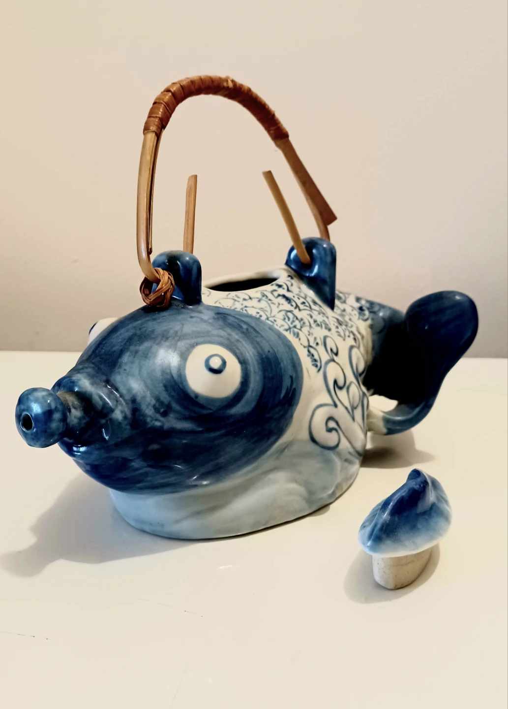 Vtg.Hand Painted Ceramic Koi Fish Teapot - photo 3