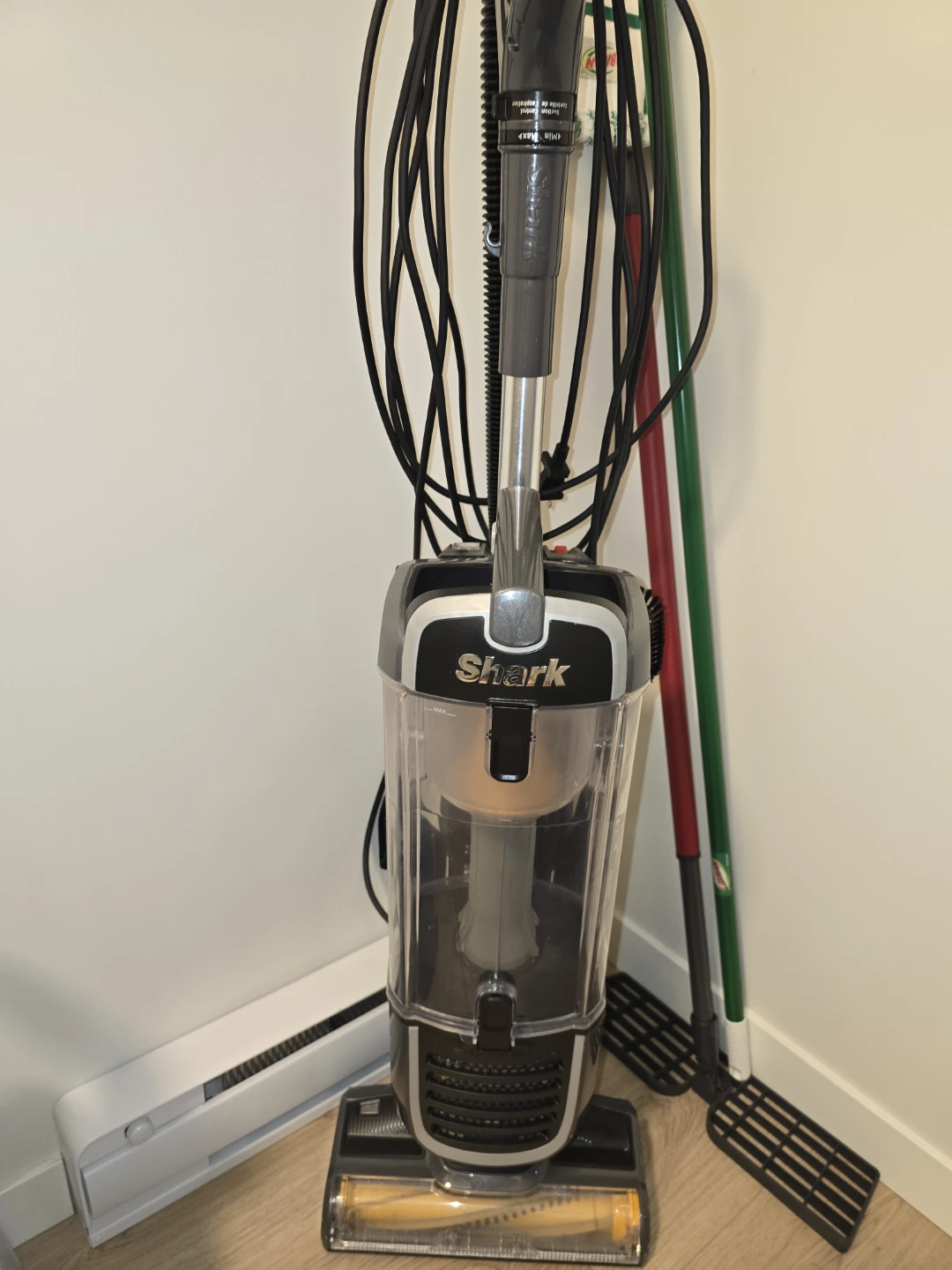 SHARK NAVIGATOR UPRIGHT VACUUM