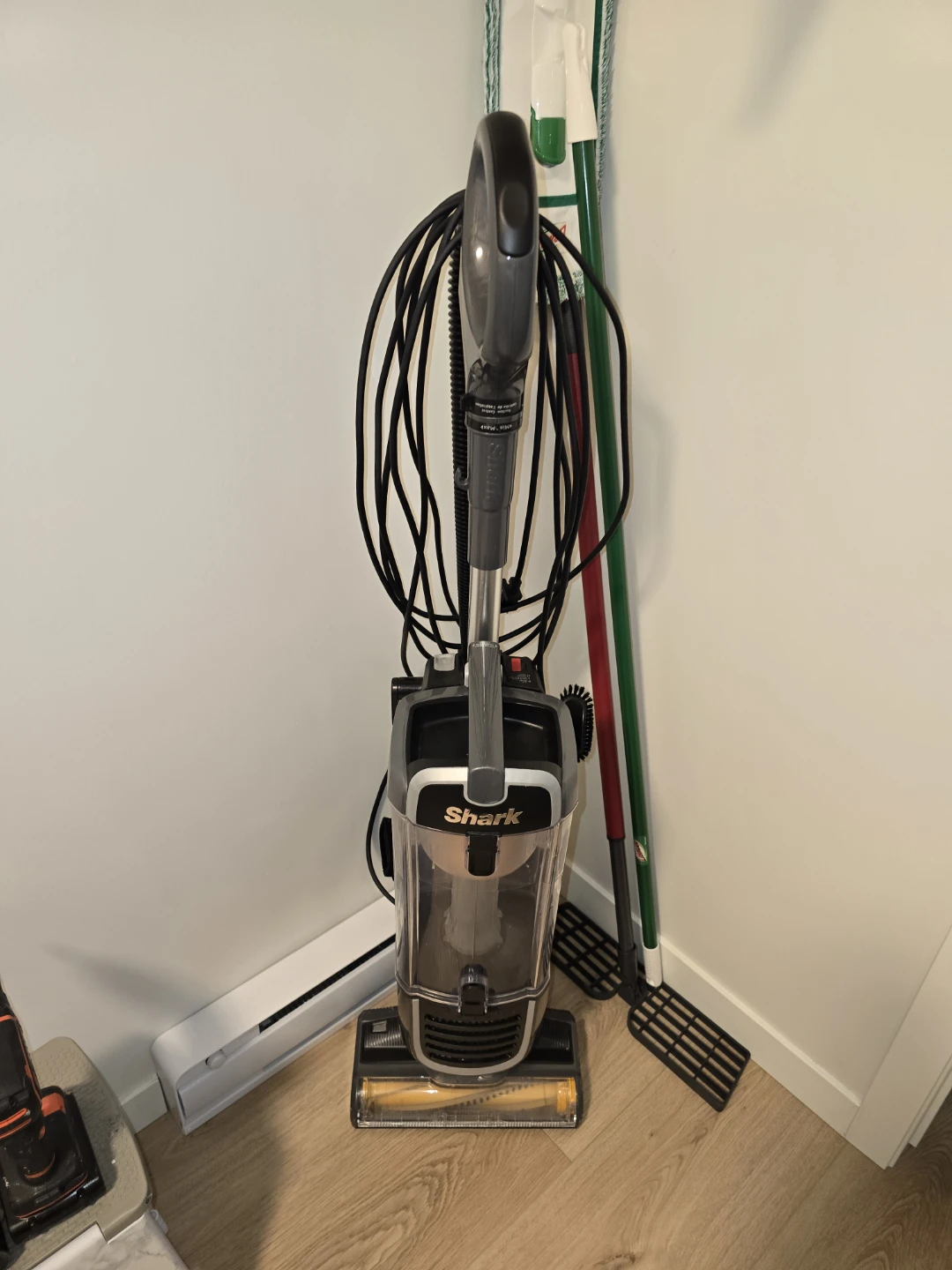 SHARK NAVIGATOR UPRIGHT VACUUM - photo 3